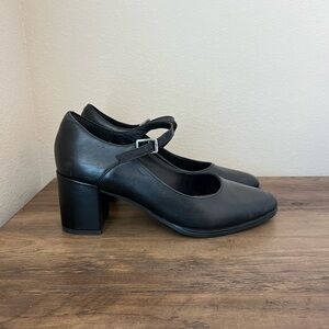 Clark’s Black Mary Jane Block Heel Shoes